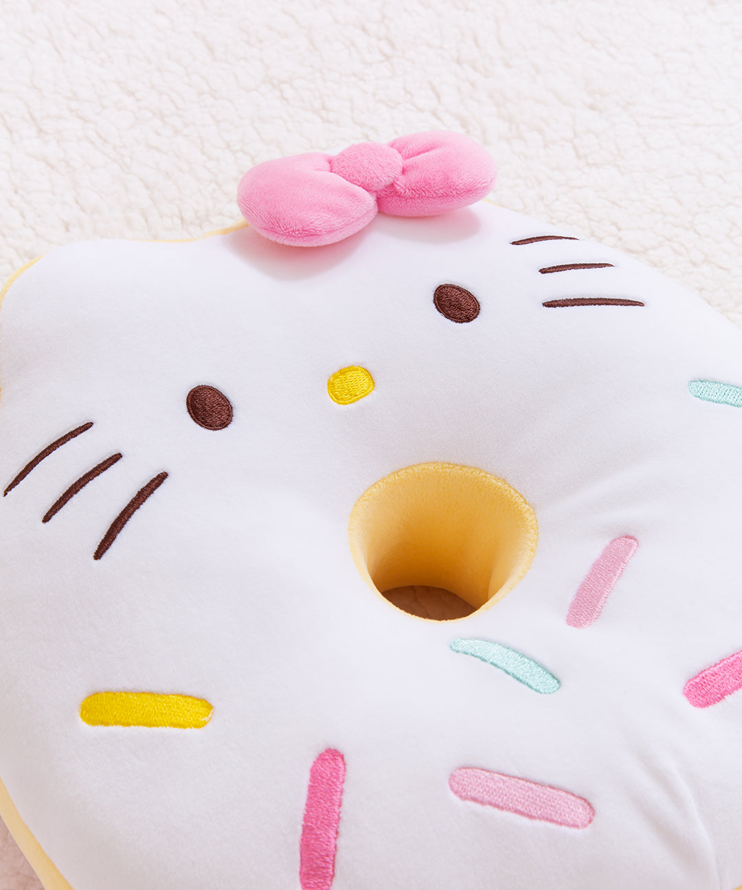 Hello_Kitty_x_Pusheen_Best_Friend_Donut_Plush_005_web