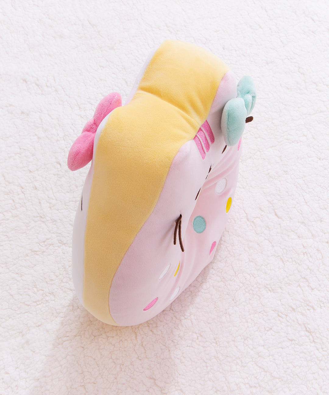 Hello_Kitty_x_Pusheen_Best_Friend_Donut_Plush_006_web