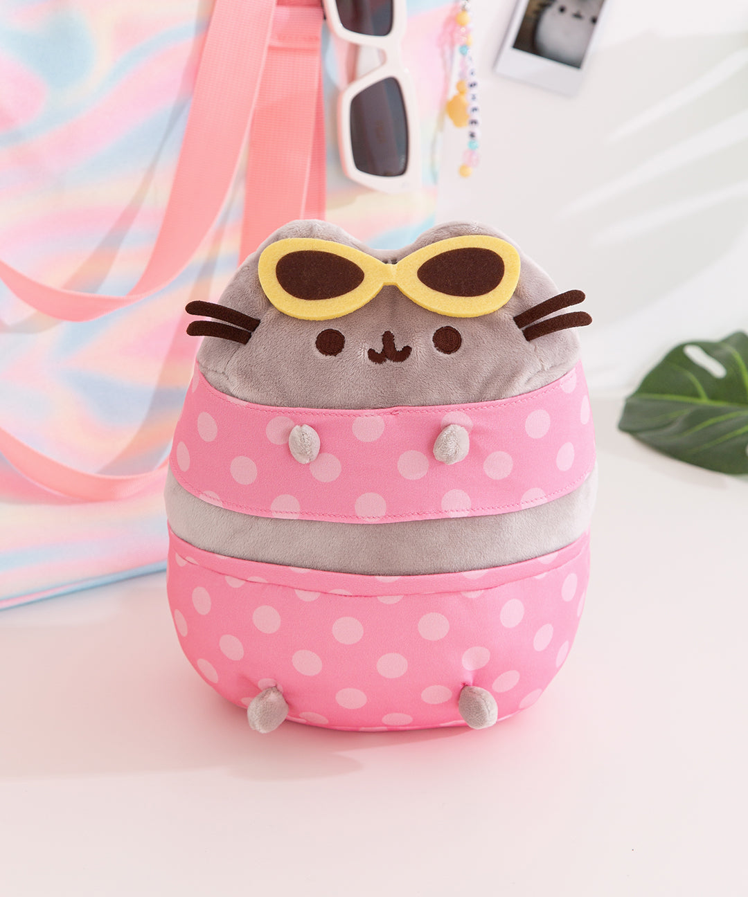 PusheenPoolPartyPlush_09_web_8d720ede-c121-4f81-97dd-5c9b33937731