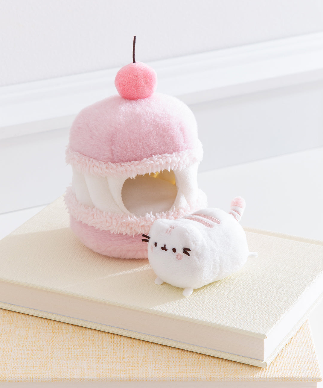PusheenSweetsCherryMacaronPlush2-pcEnvironment_013_web