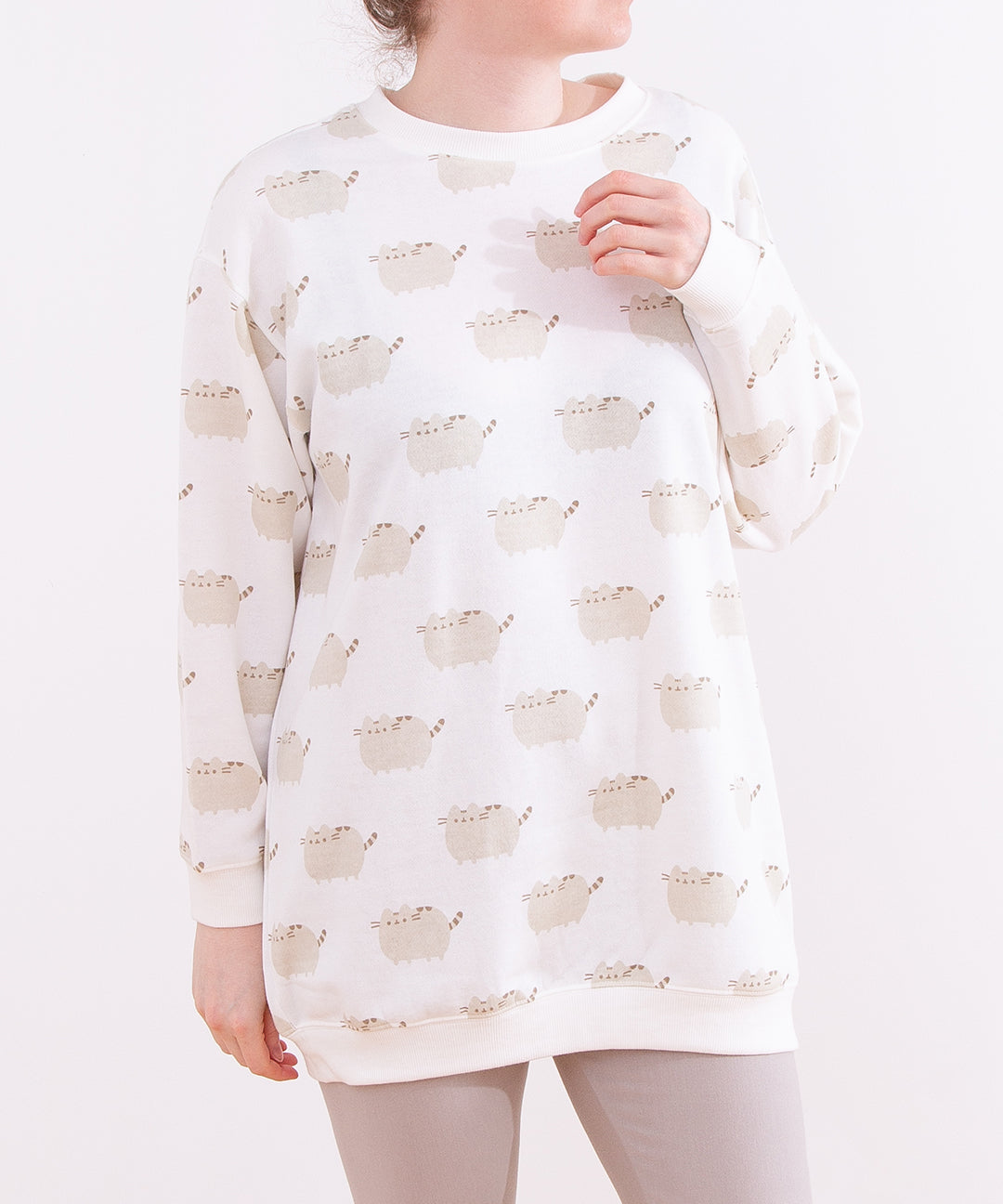 Pusheen_Patterned_Loungewear_Set_Modeled_001_web