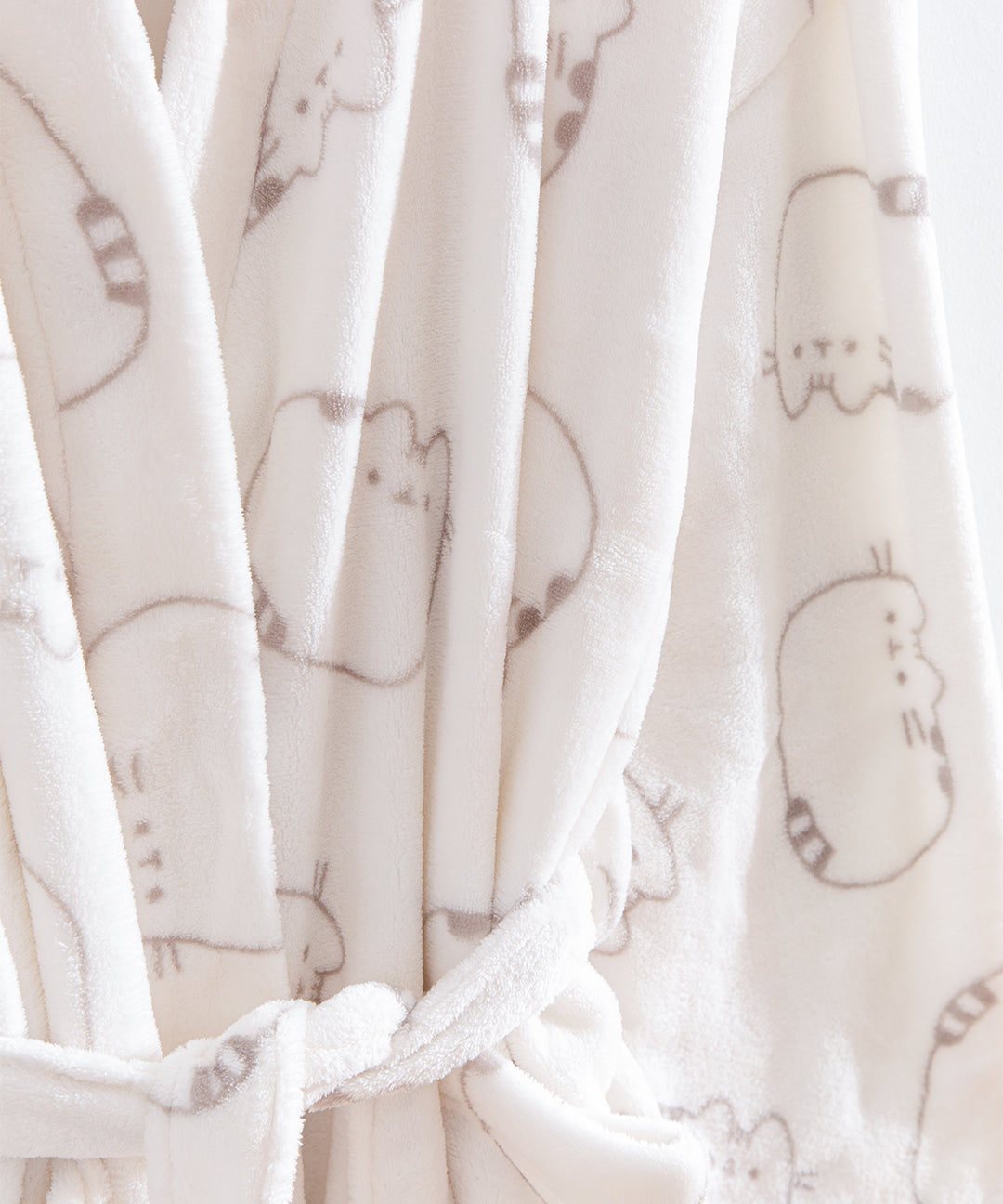 Pusheen_Plush_Robe_004_WEB